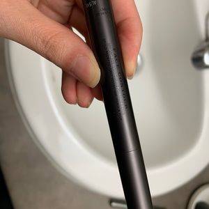 Like New Burberry Face Contour Pen Medium 01